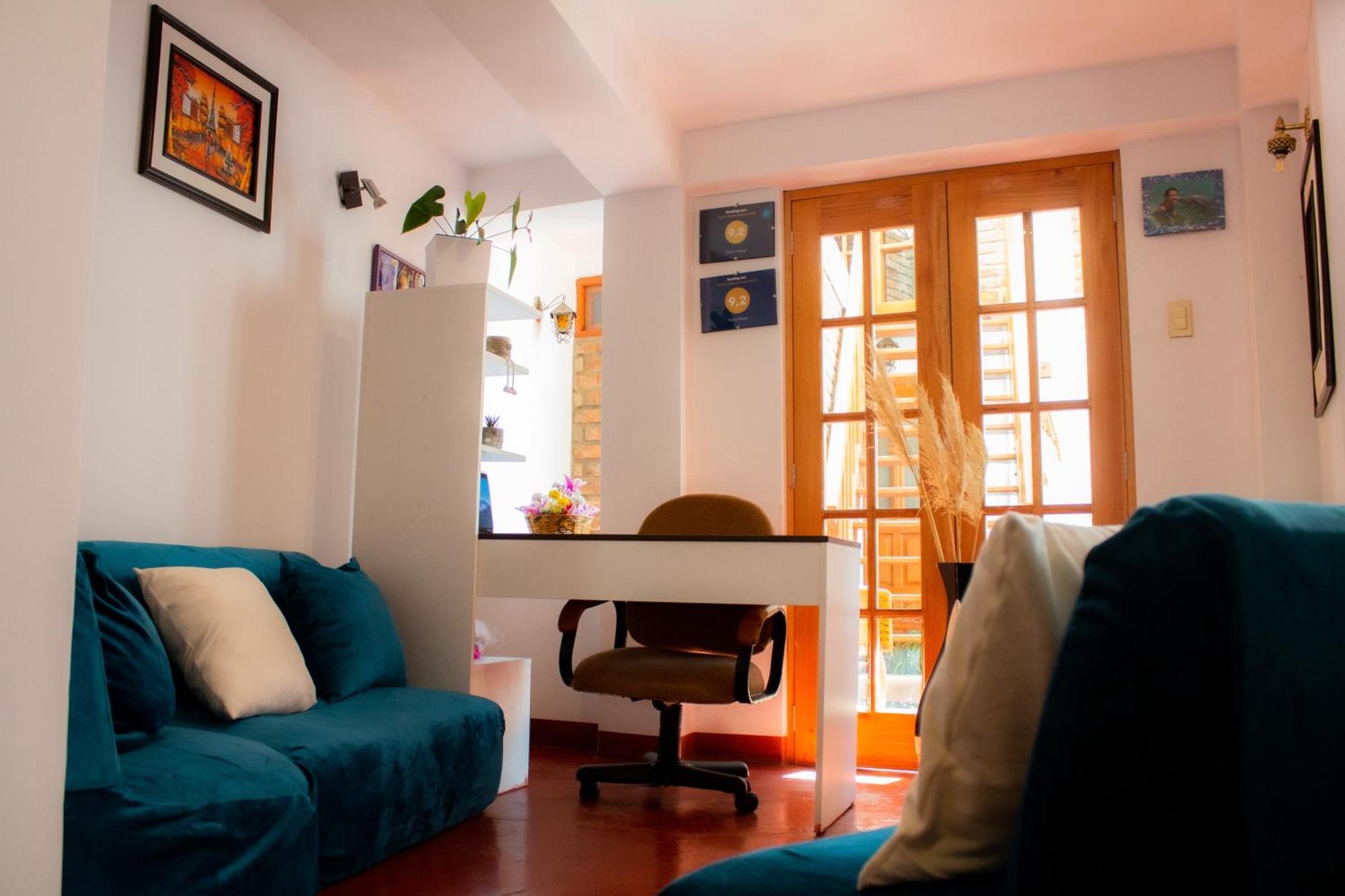 Апартаменты Yoly'S House Карас Экстерьер фото